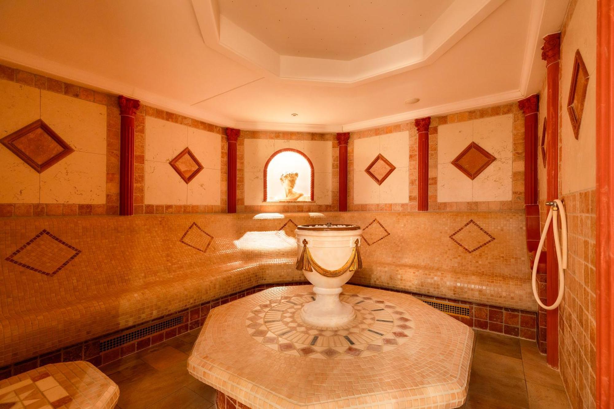 Alpenhof Hotel 4*